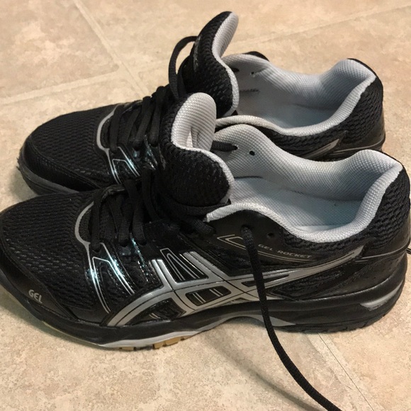 Black Mizuno Volleyball Sneakers - Picture 2 of 4